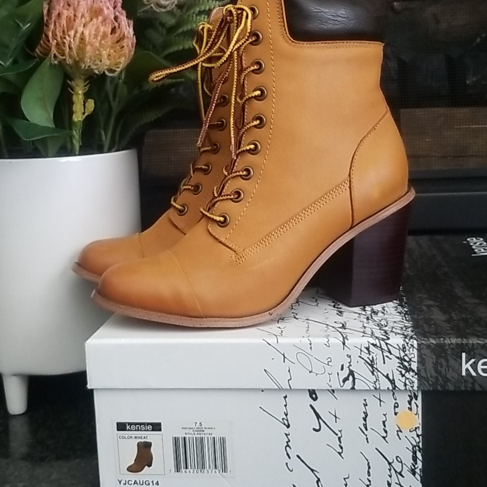 New 7.5 Leather Construction Booties with 3"  Heel - Picture 7 of 8